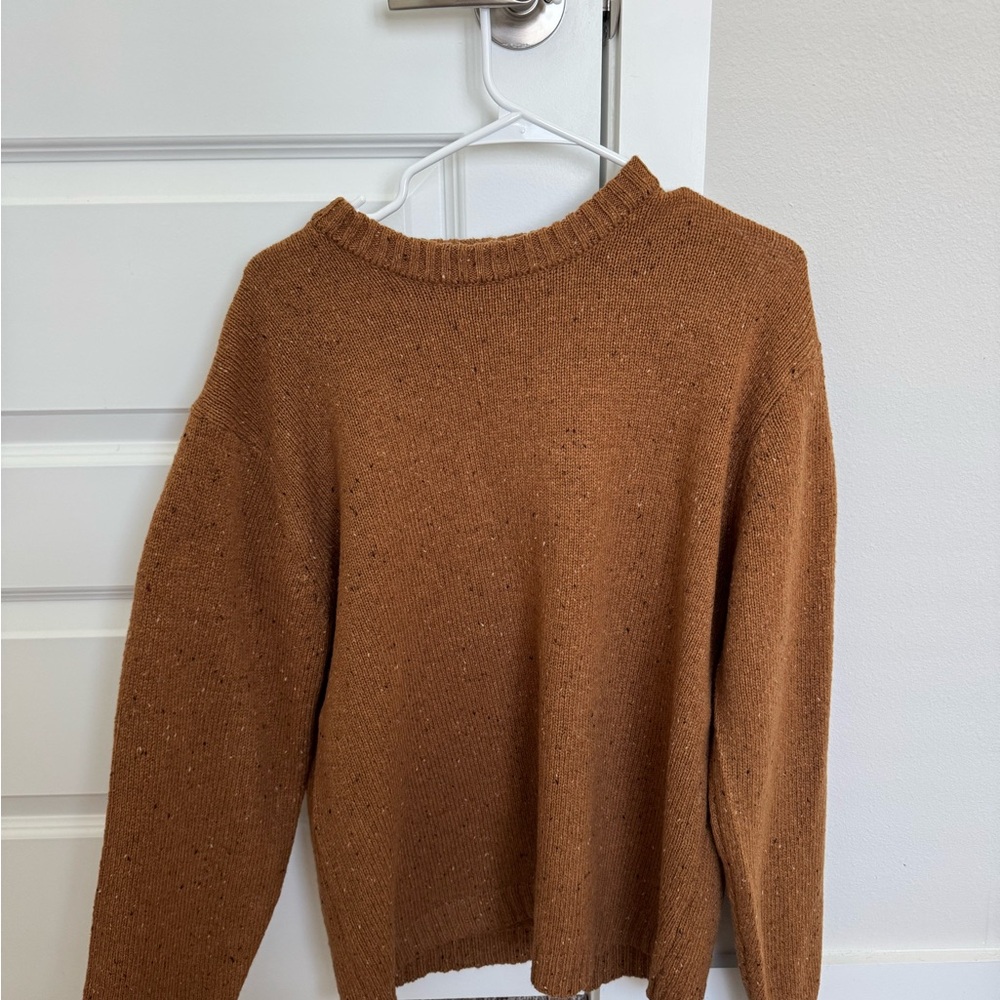 Brown Crewneck Sweater with Ribbed Detailing